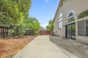 6937 Hollybrook Dr, Sacramento, CA 95823 - Photo 57