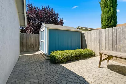 879 Carson Avenue, Manteca, CA 95337 - Photo 27