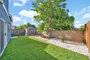 5045 N Laguna Dr, Sacramento, CA 95823 - Photo 33