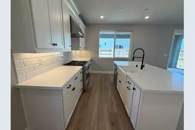 8171 Craiglee Way, Elk Grove, CA 95757 - Photo 5