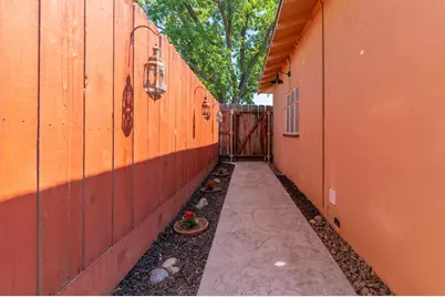 1305 Glenwood Drive, Modesto, CA 95350 - Photo 39