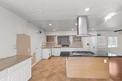 5081 Warwick Avenue, Sacramento, CA 95820 - Photo 3