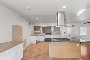 5081 Warwick Ave, Sacramento, CA 95820 - Photo 5