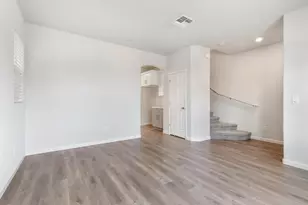 8167 Weeping Willow Ln, Sacramento, CA 95828 - Photo 5