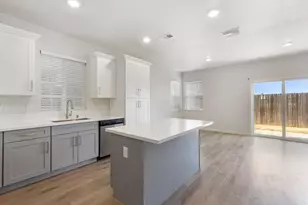 8167 Weeping Willow Ln, Sacramento, CA 95828 - Photo 9