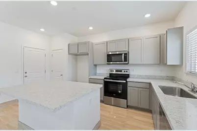 8833 Stratham Way, Elk Grove, CA 95758 - Photo 5