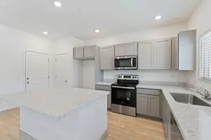 8833 Stratham Wy, Elk Grove, CA 95758 - Photo 5
