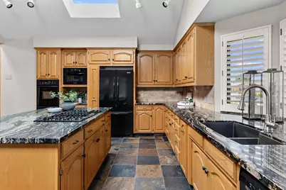 2809 Londonderry Court, Modesto, CA 95350 - Photo 9