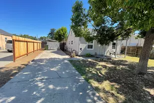 703 Flower St, Turlock, CA 95380 - Photo 21