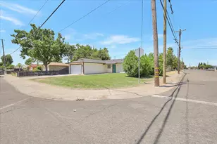 729 E 17th St, Marysville, CA 95901 - Photo 5