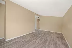 9 Thatcher Cir, Sacramento, CA 95823 - Photo 5