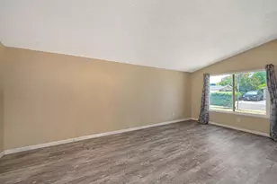 9 Thatcher Cir, Sacramento, CA 95823 - Photo 7