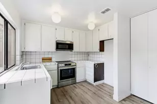 1061 Commons Dr, Sacramento, CA 95825 - Photo 9
