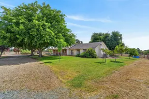 17500 E Collier Rd, Acampo, CA 95220 - Photo 9