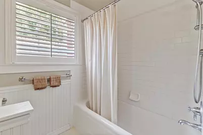 1810 4th Avenue, Sacramento, CA 95818 - Photo 23