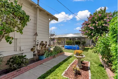 310 W I Street, Oakdale, CA 95361 - Photo 17