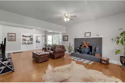 310 W I Street, Oakdale, CA 95361 - Photo 5