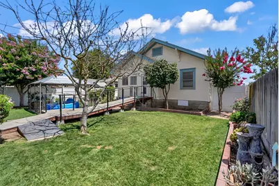 310 W I Street, Oakdale, CA 95361 - Photo 19