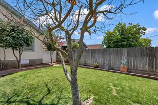 310 W I St, Oakdale, CA 95361 - Photo 23