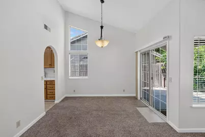 9475 Madrid Way, Elk Grove, CA 95758 - Photo 9