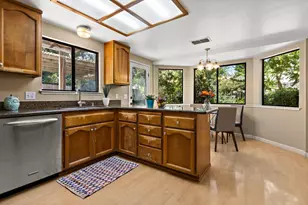 10 Tidewater Ct, Sacramento, CA 95831 - Photo 9