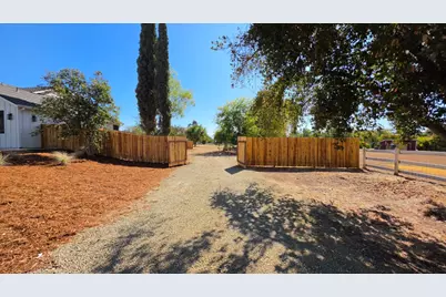 11740 Cresthill Drive, Elk Grove, CA 95624 - Photo 39
