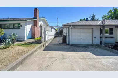 7023 Larchmont Drive, North Highlands, CA 95660 - Photo 5