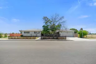 746 Miller Ln, Los Banos, CA 93635 - Photo 1