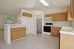 5451 Governor Cir, Stockton, CA 95210 - Photo 9