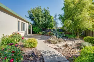 2713 Robinson Creek Ln, Elk Grove, CA 95758 - Photo 35