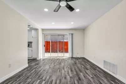 9081 Meadowdale Way, Elk Grove, CA 95624 - Photo 13