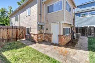 1921 25th St, Sacramento, CA 95816 - Photo 41