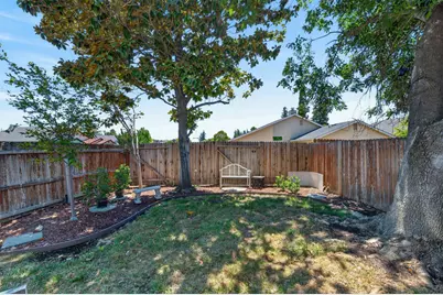 8024 Deer Lake Drive, Sacramento, CA 95823 - Photo 25