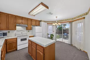 8024 Deer Lake Dr, Sacramento, CA 95823 - Photo 7