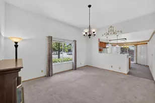 8024 Deer Lake Dr, Sacramento, CA 95823 - Photo 5