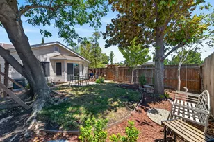 8024 Deer Lake Dr, Sacramento, CA 95823 - Photo 23