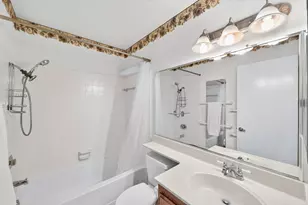 8024 Deer Lake Dr, Sacramento, CA 95823 - Photo 15