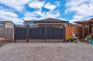 391 Yandris Ct, Los Banos, CA 93635 - Photo 11