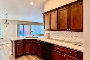 8809 Bridalsmith Dr, Sacramento, CA 95828 - Photo 9