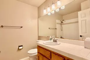 8809 Bridalsmith Dr, Sacramento, CA 95828 - Photo 17