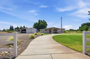 543 S Blossom Rd, Waterford, CA 95386 - Photo 3