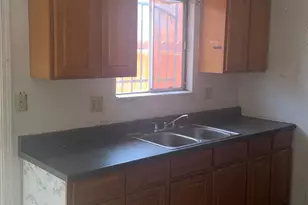 302 Cordova Ln, Stockton, CA 95207 - Photo 9