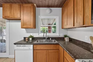 5805 61st St, Sacramento, CA 95824 - Photo 11