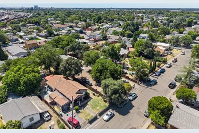 941 Burkett Avenue, Stockton, CA 95205 - Photo 9