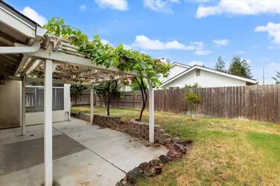 2061 Royal Wood Lane, Turlock, CA 95380 - Photo 43