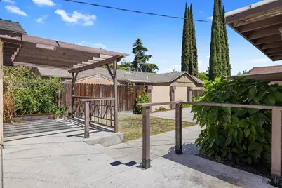 2109 Dee Court, Modesto, CA 95350 - Photo 23
