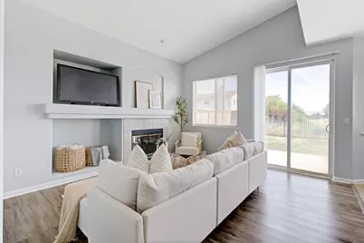 8406 Kingmont Way, Elk Grove, CA 95624 - Photo 17