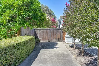 6710 Steamboat Way, Sacramento, CA 95831 - Photo 19