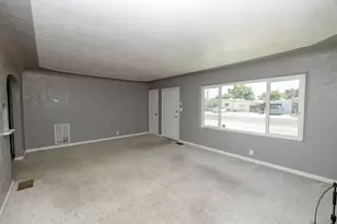 325 Oakshire Ave, Modesto, CA 95354 - Photo 9