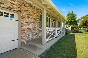 610 E Robinhood Dr, Stockton, CA 95207 - Photo 9
